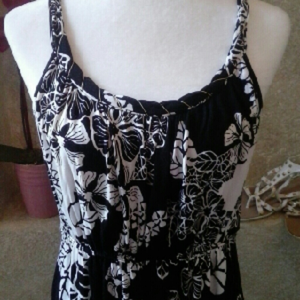 Spaghetti Strap Black and White Summer Dress Midi Sz M NWT